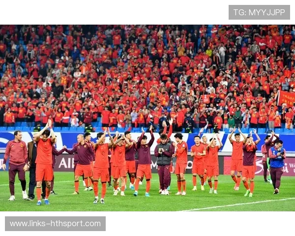 国足头条：国足重磅回归，球迷沸腾！