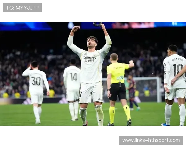 皇马角球后点混战终结，阿森西奥推射破门